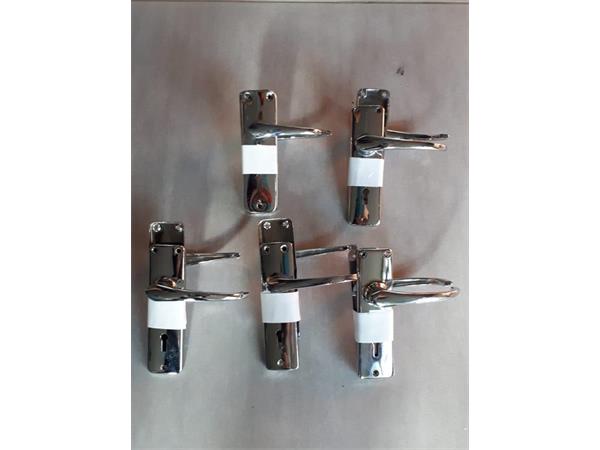 ~/upload/Lots/48352/AdditionalPhotos/sf5z3p4wt45ua/LOT 77A DOOR HANDLES AND LOCKS_t600x450.jpg